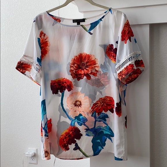 Banana Republic Tops - 🌸Banana Republic top🌸